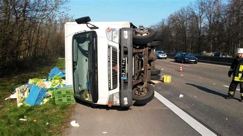 Unfall Auf A3 Bei Seligenstadt Gemüselaster Umgekippt