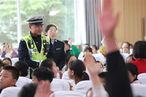 市局交警支队开展“知危险会避险“全国中小学生安全教育日宣传活动澎湃号·政务澎湃新闻 The Paper