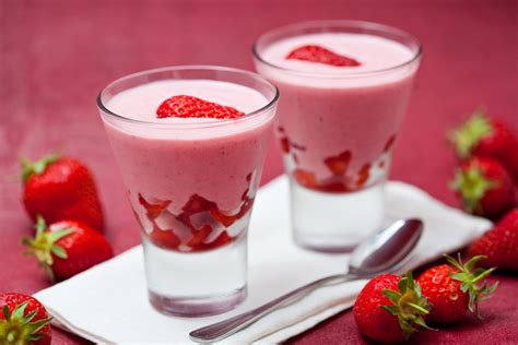 Como Fazer Mousse De Morango Veja Receita Passo A Passo Receita Da Boa