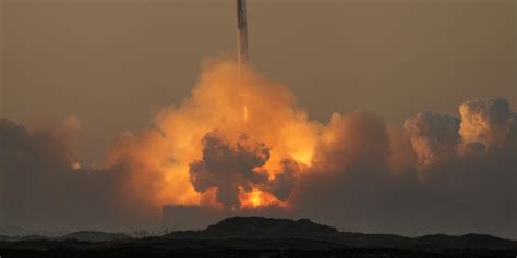 Spacexs Super Heavy Rocket Explodes In Dramatic Second Starship Flight