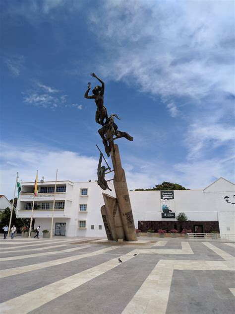 Monumento revolución en marcha Plaza Alfonso López