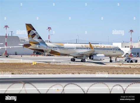 Aviones Airbus A De Etihad Airways Vistos En Rodaje Partiendo Y