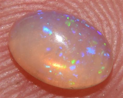 äthiopischer Feuer Opal Natürliche Edelsteine Oval uni 0 25Cts 4x6mm