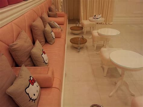 World S First Ever Hello Kitty Beauty Spa Opened In Dubai Atcrux