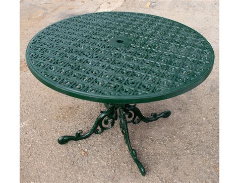 Mesa de hierro de jardin redonda de los años 1970 española pintada en verde