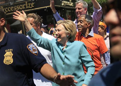 Hillary Clinton Aparece Por Sorpresa En El Desfile Del Orgullo Gay En Nueva York Noticias