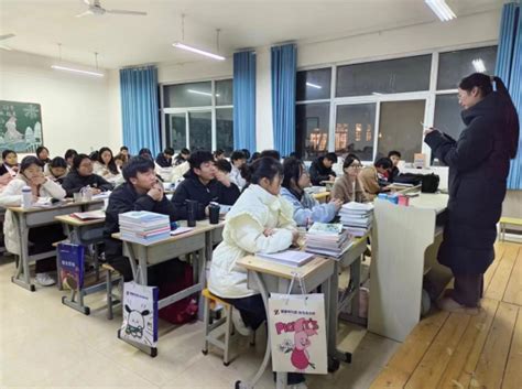 我为同学做件事丨应用技术学院薪火相传 期末复习经验分享会 驻马店幼专应用技术学院