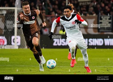 Omar Marmoush Eintracht Frankfurt Im Dribbling Gegen Hauke Wahl