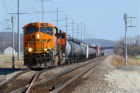 Bnsf Es44dc 7810 Iatan Mo — Trainspo