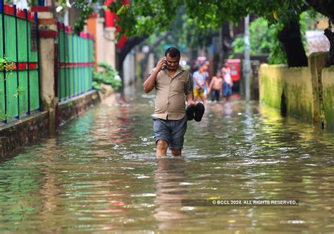 Heavy Rains Paralyse Mumbai With Flooded Roads Photogallery Etimes