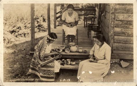 Making Cherokee pottery Native Americana