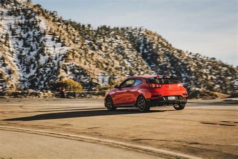 2019 Hyundai Veloster N review: The performance junkie's hot hatch - CNET