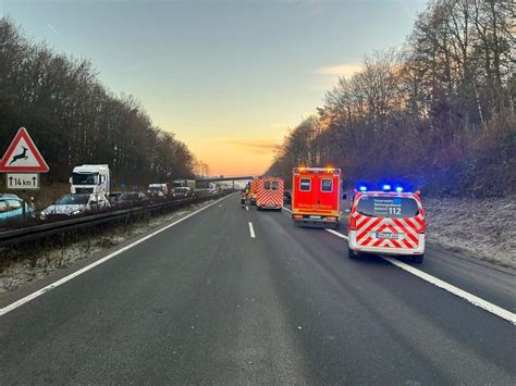 Verkehrsunfall Mit Eingeklemmter Person Freiwillige Feuerwehr Bestwig