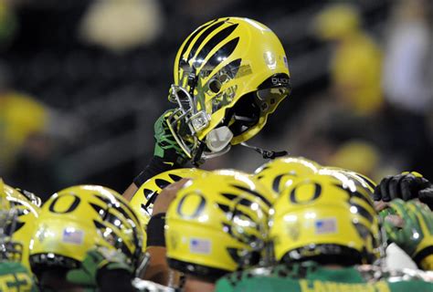 Oregon Ducks Helmet Wallpaper - WallpaperSafari