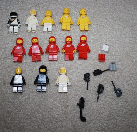 Vintage Lego Space Minifigure Minifig Lot of 13 & Accessories | #1878842186