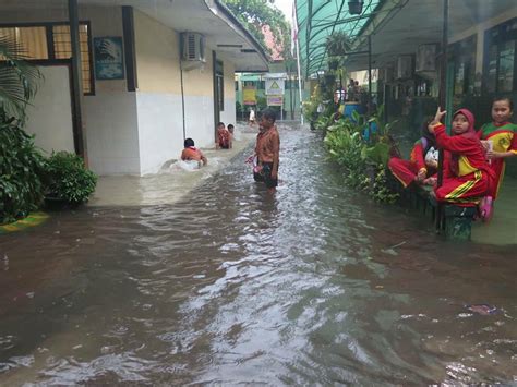 Sidoarjo Dikepung Banjir