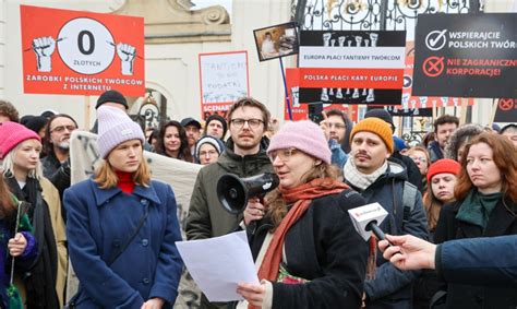 Walka o tantiemy z internetu Filmowcy apelują do rządu te pieniądze