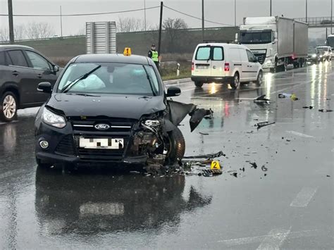 Upravo Te Ak Sudar Dvije Osobe Ozlije Ene Sve Su Hitne Slu Be Na Terenu