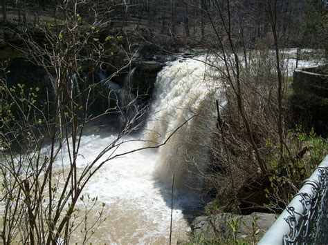 Travel Wolfe: Waterfalls found on The Niagara Escarpment