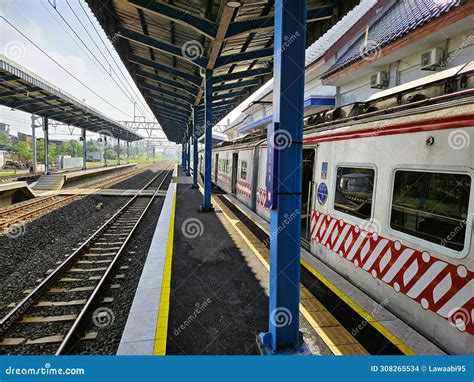 Krl Electric Rail Train Commuter Line Waiting For Passengers