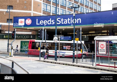 Leeds Train Station Stock Photo - Alamy