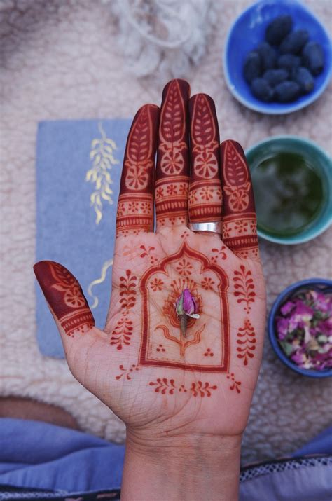 The New Generation Of Artists Giving Henna A Modern Twist In 2024