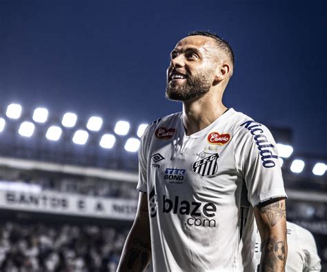 Santos deve negociar atacante Guilherme após fim da temporada Diário