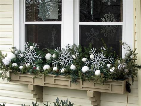 20 Easy Holiday Window Box Ideas ~ Page 7 Of 22 ~ Bless My Weeds