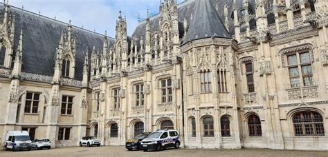 Alerte à la bombe Le Palais de Justice évacué et la mairie de Rouen à