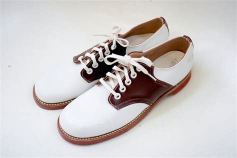 Youth / Women's leather buster brown shoe size 5