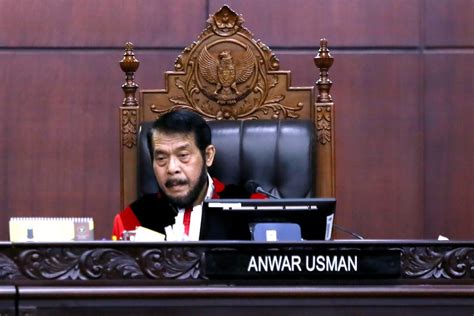 Anwar Usman Pamannya Gibran Dicopot Dari Ketua Mk