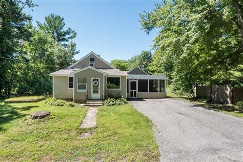 29 High St, Hubbardston, MA 01452 | realtor.com®