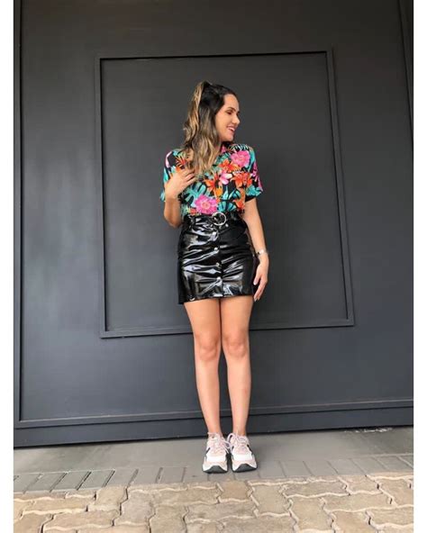 Sextou 🍹 Com Look Moderno E Repleto De Tendencias Camisa De Manga