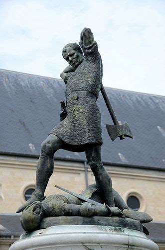 Longueil Sainte Marie Oise Le monument du Grand Ferré détail