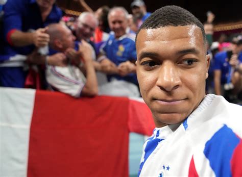 Quand une frappe de Kylian Mbappé assomme un fan des Bleus