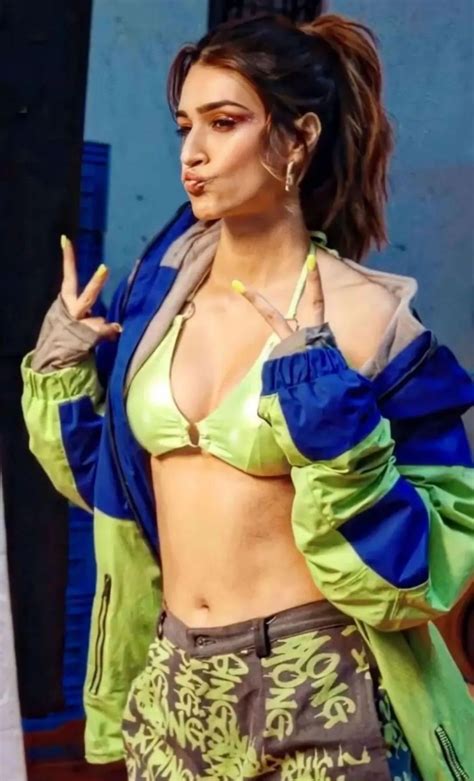 Kriti Sanon Navel R Navelnsfw