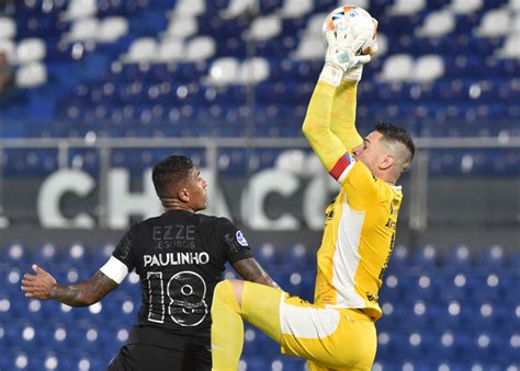 Confira Imagens Do Duelo Entre Nacional Par E Corinthians Pela Sul