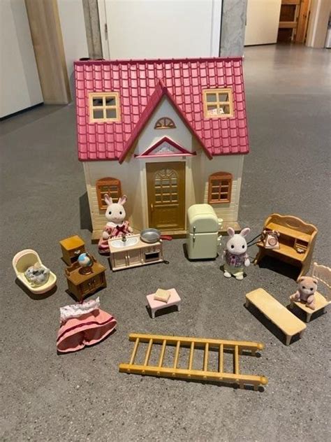 Sylvanian Families Haus mit extra Figuren und Möbel Kaufen auf Ricardo