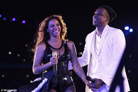 Naked Beyonce Shows Blue Ivy Bump With Jay Z In Home Video Daily Mail Online