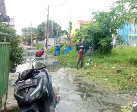 Cegah Banjir Warga Perum Puri Nirwana Residence Bebersih Lingkungan