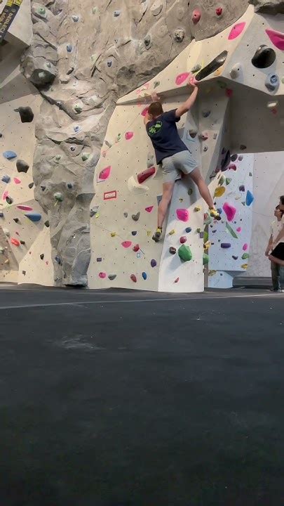 V6 UConn Rec boulder (sent on 3/21/24) #bouldering #climbing - YouTube