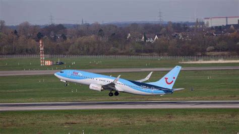 D ATUN TUIfly Boeing 737 8K5 at Düsseldorf Airport DUS EDDL Düsseldorf