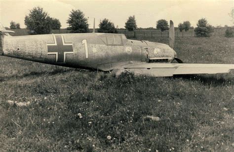 Asisbiz Messerschmitt Bf 109E4 1 JG2 White 1 Belly Landed France August