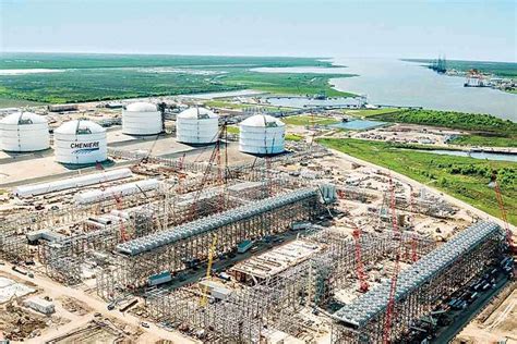 India S 1st Floating LNG Storage And Regasification Unit Arrives In