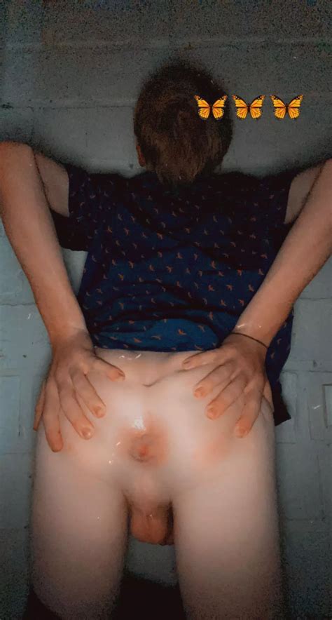 Can someone please come stretch my tight little ass hole ðŸºðŸº nudes