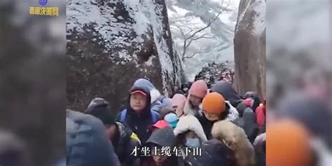 黄山游客称雪中被滞留5小时 景区：已将游客安全送下山 手机新浪网