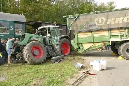 Stadthagen Dampflok Else Bei Unfall Mit Traktor Entgleist