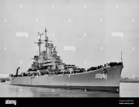 USS Des Moines (CA-134) - Heavy Cruiser 1949 Stock Photo - Alamy