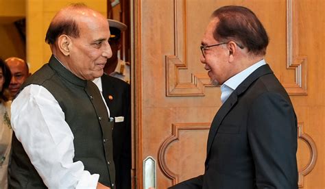 Rajnath Singh Discusses Deepening Of Bilateral Ties With Malaysian Pm