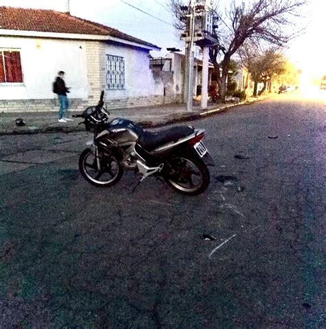 Calle 15 Y 2 Choque Entre Un Auto Y Una Moto Un Joven Fue